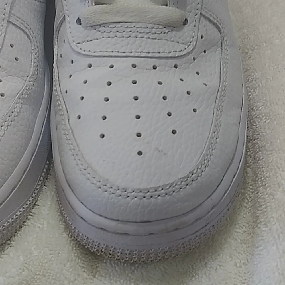 Pre- owned Men Nike Air Force 1 Size 9